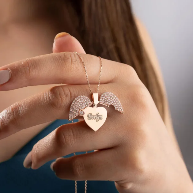 قلادة القلب الساحرة